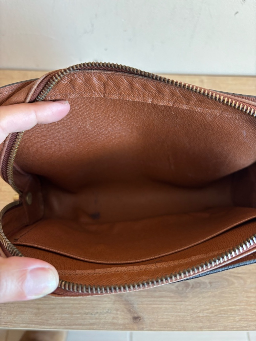 Authentic louis Vuitton monogram clutch - Picture 8 of 10